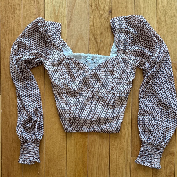 Abercrombie & Fitch Tops - NWOT Abercrombie & Fitch White Top with Brown Geo Print